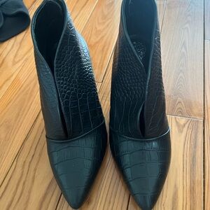 Vince Camuto Black Pointed Toe Heeled Boots